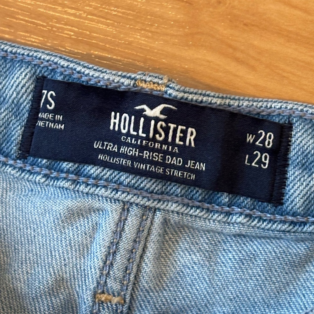 Hollister Distressed Ultra High-Rise Dad Jeans - Picture 4 of 9